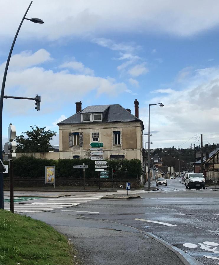 T2 Home Sweet Home Gare Wifi Parking Évreux Kültér fotó